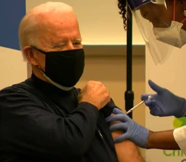 Biden vaccino in diretta Tv stasera lunedì 21 dicembre all’ospedale ChristianaCare di Wilmington, in Delaware. Anche sua moglie, Jill Biden, ha ricevuto il vaccino. In questi giorni diversi altri importanti politici statunitensi si sono fatti vaccinare