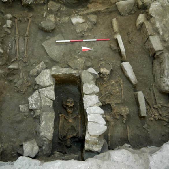 Scoperte 3 tombe del VI secolo d.C. a Bari