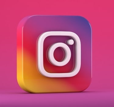 Instagram lancia i filtri per i selfie. Snapchat trema. Copiati gli effetti cool