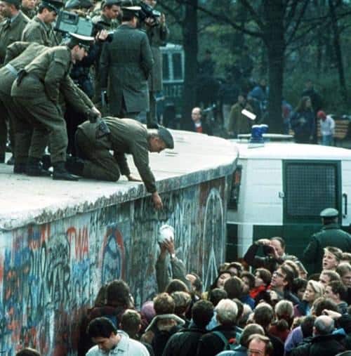 34 anni Caduta Muro Berlino, il ministro Valditara scrive a tutte le scuole d’Italia